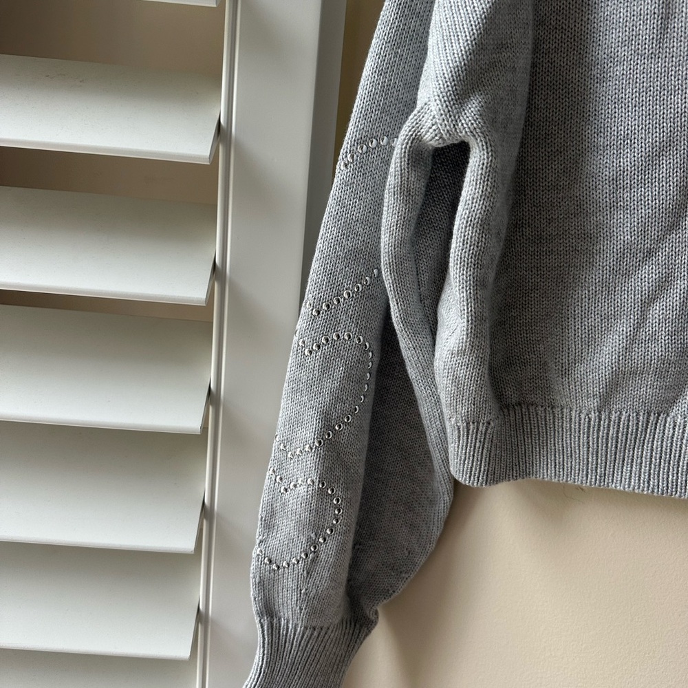 NYC Light Gray Sweater with Heart Design - Picture 4 of 11